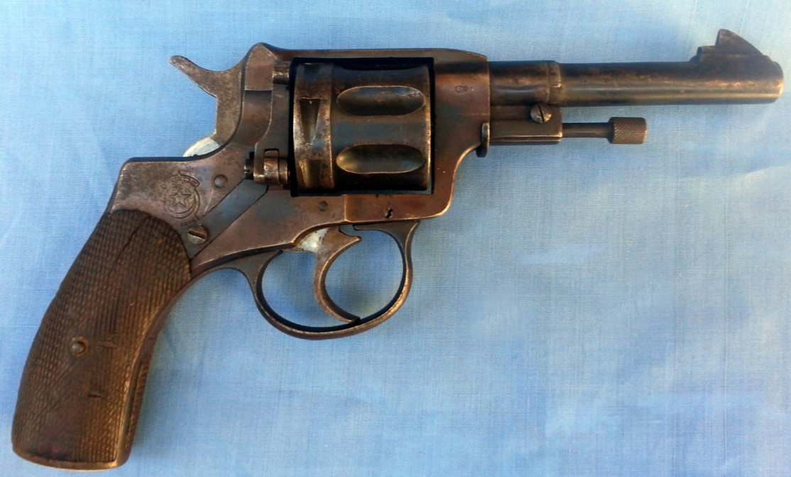 Revolver Nagant fabriqué par Francisco Arizmendi. 