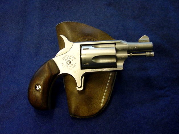 Revolver "Freedom Arms" .